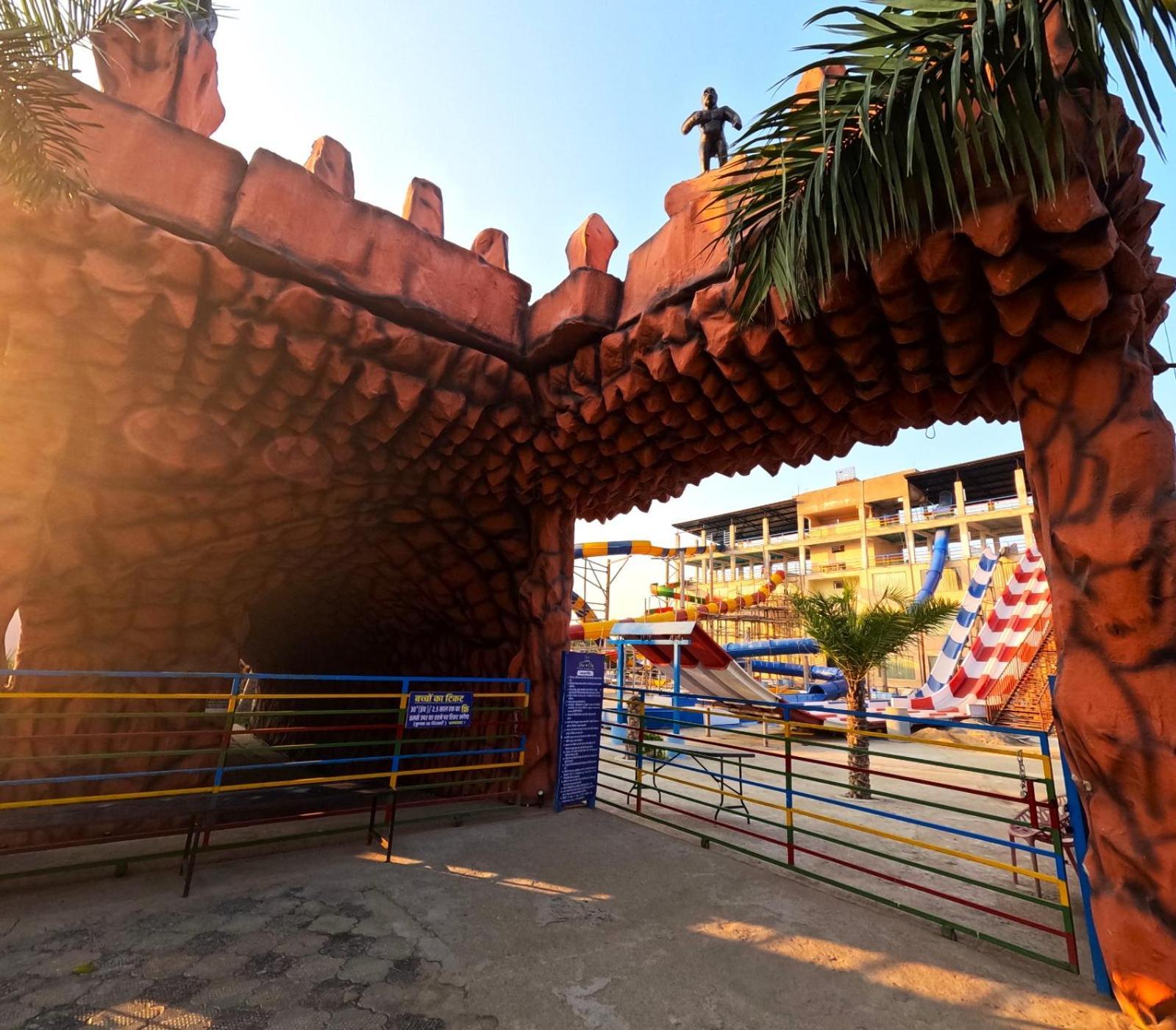 Fun N City Water Park , Adventure & Resort , Patna Nadwan Exteriör bild